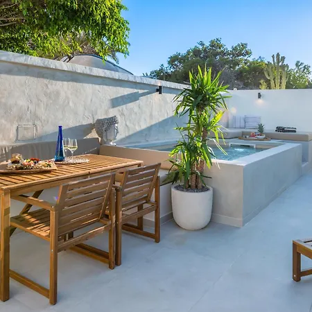 Urban Chill Private Pool By Holidays Appartamento