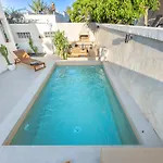 Urban Chill Private Pool By Holidays Apartmán *
