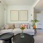 Urban Chill Private Pool By Holidays