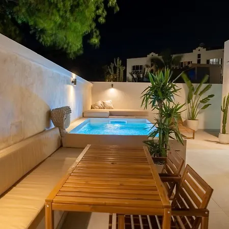Urban Chill Private Pool By Holidays Κοραλέχο
