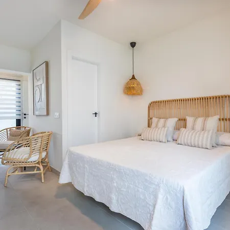 Urban Chill Private Pool By Holidays Κοραλέχο