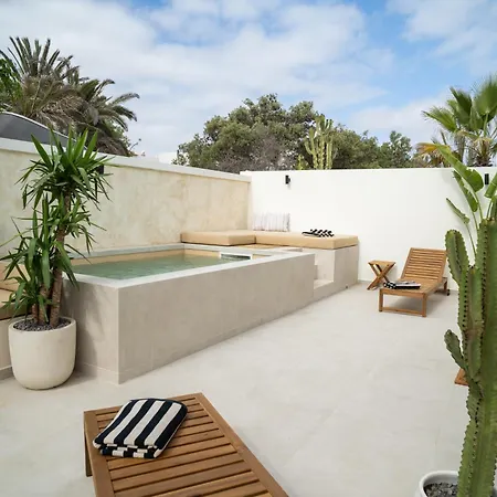 Urban Chill Private Pool By Holidays Apartment *