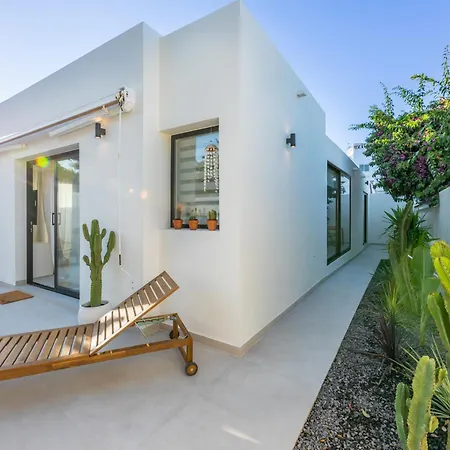 Apartment Urban Chill Private Pool By Holidays