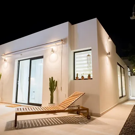 Urban Chill Private Pool By Holidays Διαμέρισμα *