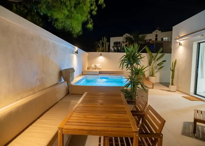 Urban Chill Private Pool By Holidays Коральео