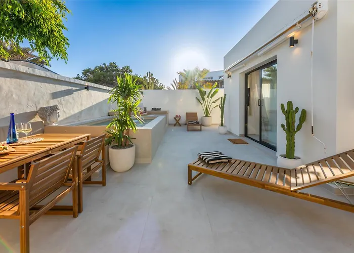 Urban Chill Private Pool By Holidays Коральео