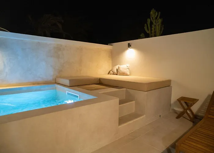 Апартаменты Urban Chill Private Pool By Holidays