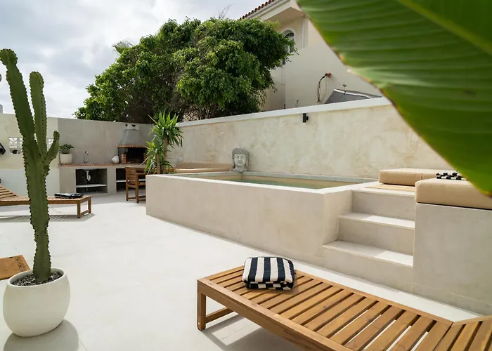 Urban Chill Private Pool By Holidays Коральео