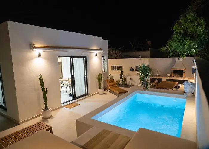 Апартаменты Urban Chill Private Pool By Holidays