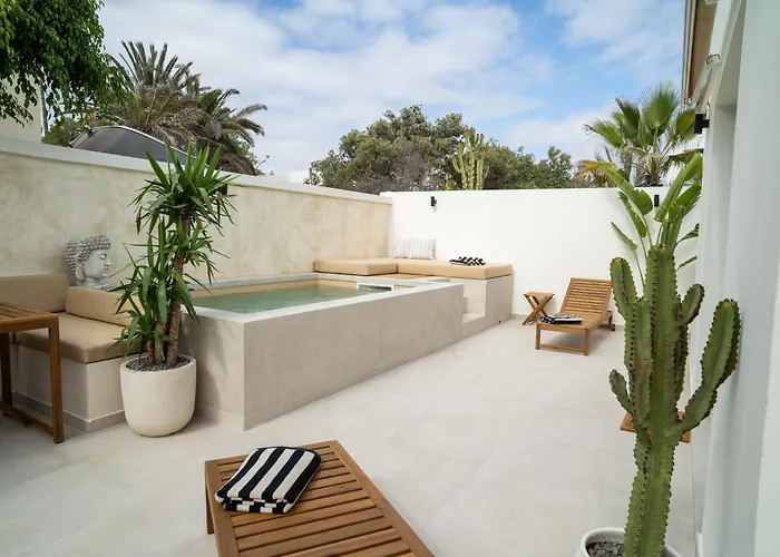 Urban Chill Private Pool By Holidays Апартаменты *