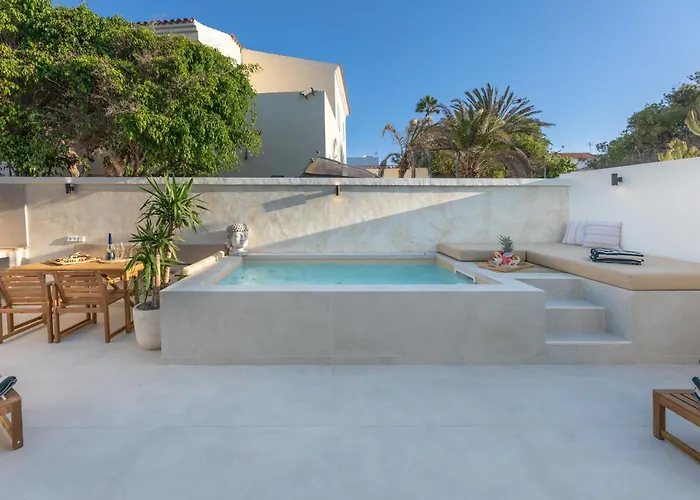 Urban Chill Private Pool By Holidays Апартаменты Коральео