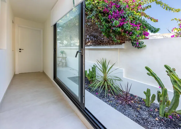 Апартаменты Urban Chill Private Pool By Holidays *