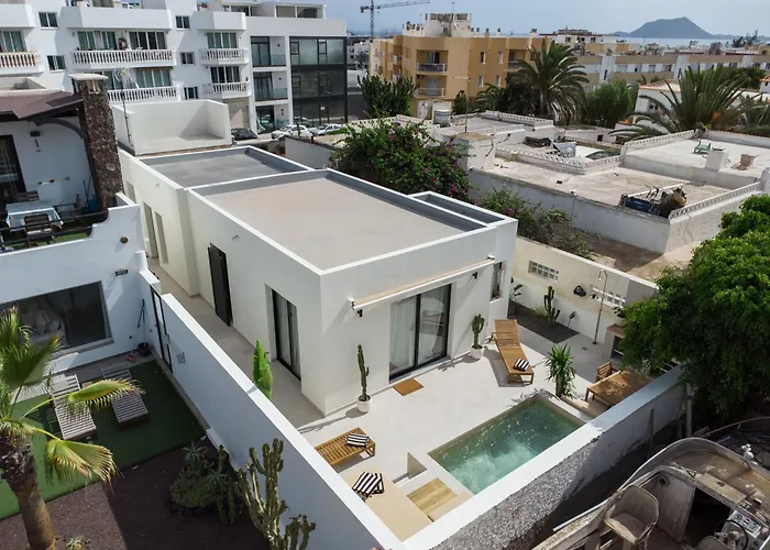 Urban Chill Private Pool By Holidays Апартаменты *